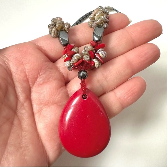 Vintage 80's Hematite and Shell Red Beaded Necklace Teardrop Pendant - 20 Inches - Picture 3 of 8